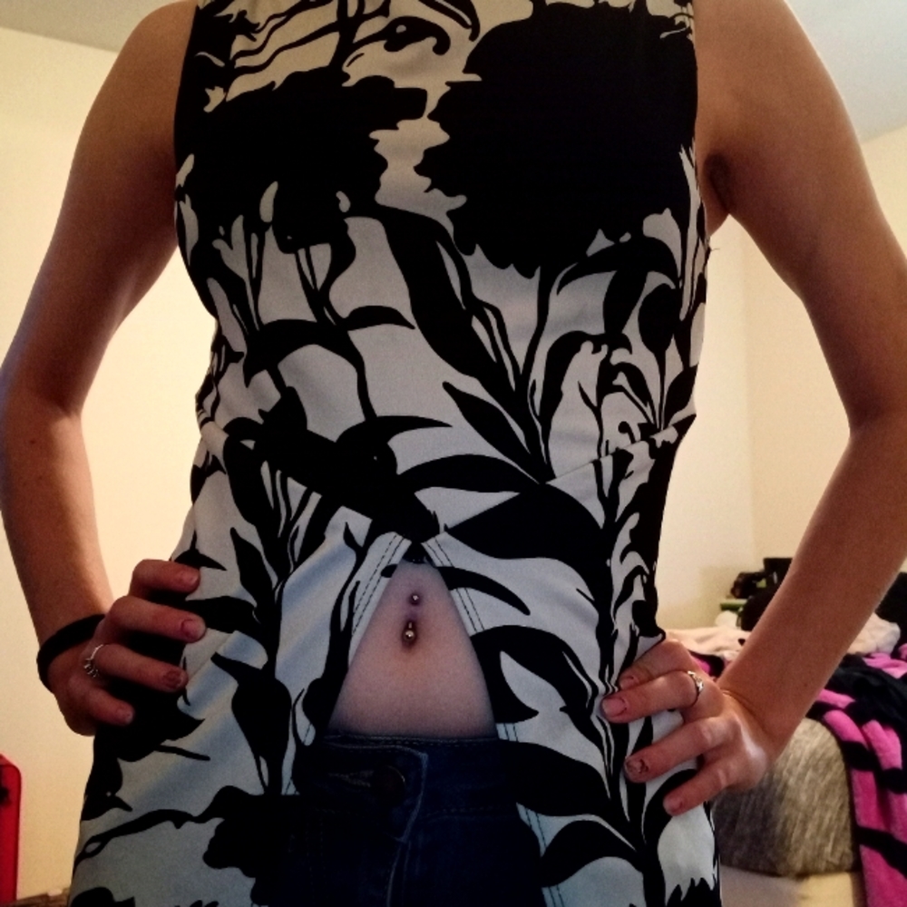 Floral patterned sleeveless shirt
